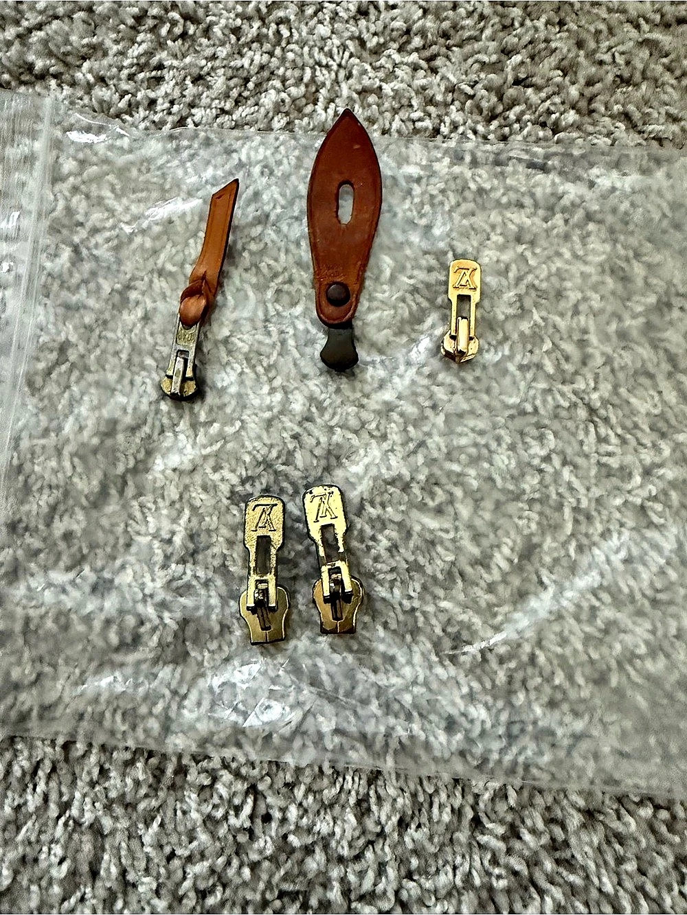 Louis Vuitton zip puller